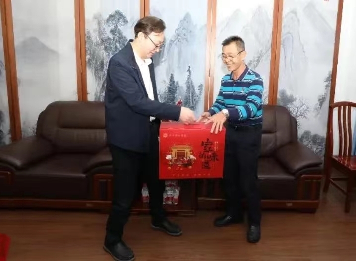 陈波一行到博天堂开展新春走访慰问.jpg
